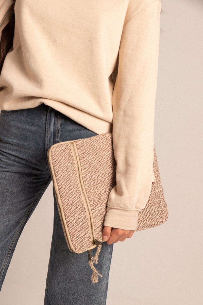 Laptop case brown zigzag